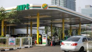 Marketers and NNPC Talk as Fuel Scarcity Expands in Nigeria's Big Cities